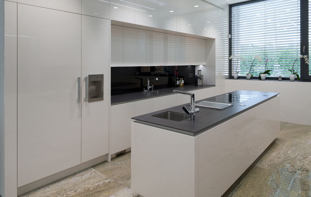 konyha trend 2018 szinek anyagok butor hatfal mosogato 17