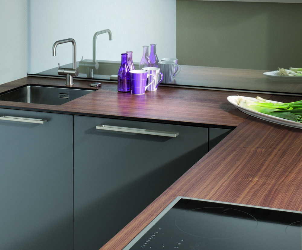 konyha trend 2018 szinek anyagok butor hatfal mosogato 18