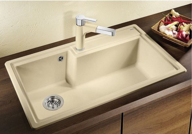 konyha trend 2018 szinek anyagok butor hatfal mosogato 21