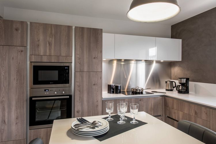 Ha szeretnénk szépen illeszteni a páraelszívót a dizájnba - Milyen magasan legyenek a felső konyhaszekrények?