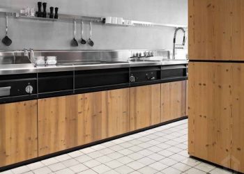 Csomós fenyő és fém harmóniája - modern konyhabútor rusztikus hangulattal - Minacciolo 1