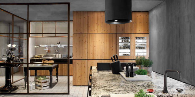 Csomós fenyő és fém harmóniája - modern konyhabútor rusztikus hangulattal - Minacciolo 2
