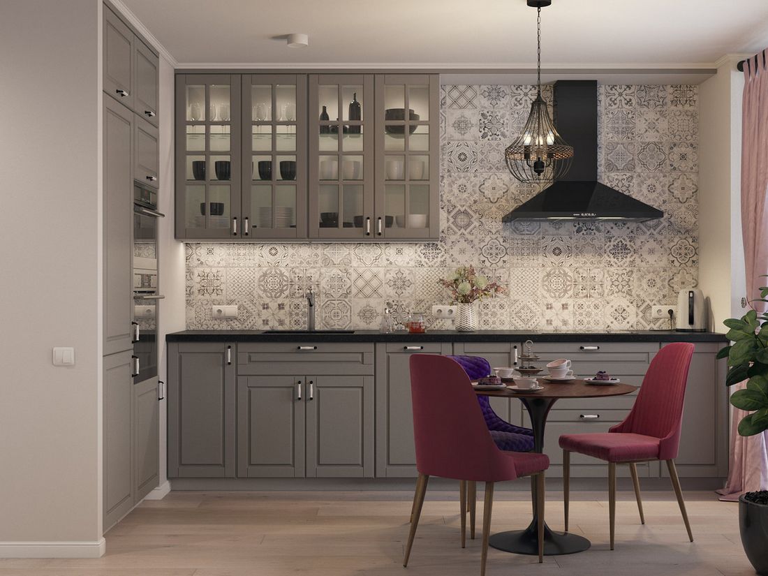 Szürke konyhabútor felül üvegezett szekrényekkel, mintás csempe hátfallal, fekete páraelszívóval és munkalappal