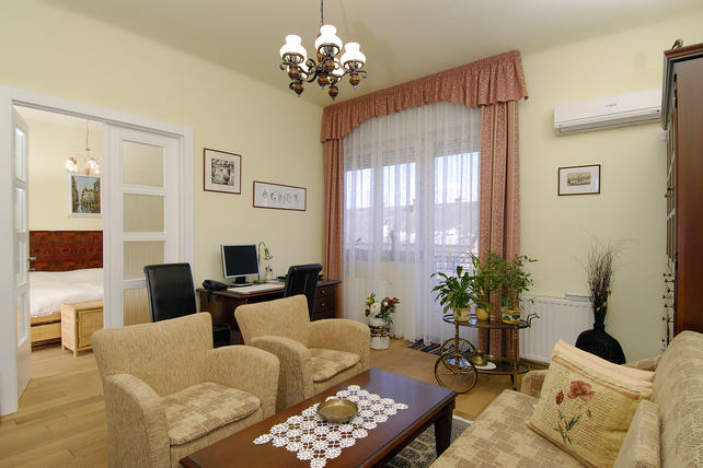 Nappali, Jura mészkő burkolat - 40-es években épült lakás átalakítása - klasszikus lakberendezési stílusban