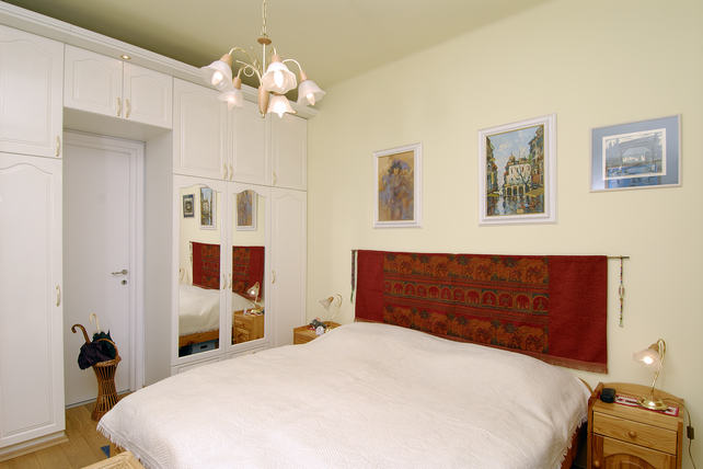 Hálószoba, Jura mészkő burkolat - 40-es években épült lakás átalakítása - klasszikus lakberendezési stílusban