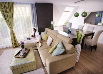 Világos, újépítésű lakás nőies dekorációval 65 nm-en