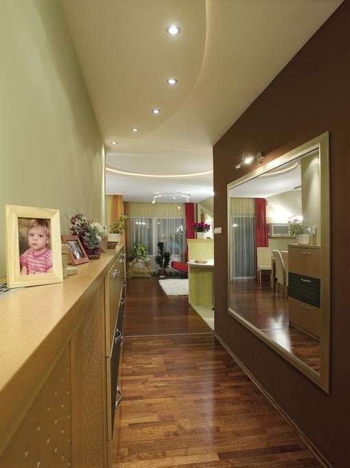 közlekedő csokoládé fala a nagy tükörre