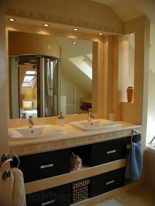 fürdőszoba épitett mosdópultja