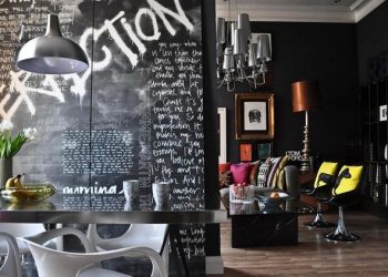 Jimmie Karlsson lakberendező, bútortervező extravagáns londoni lakása - drámai, fekete otthon design élénk színfoltokkal