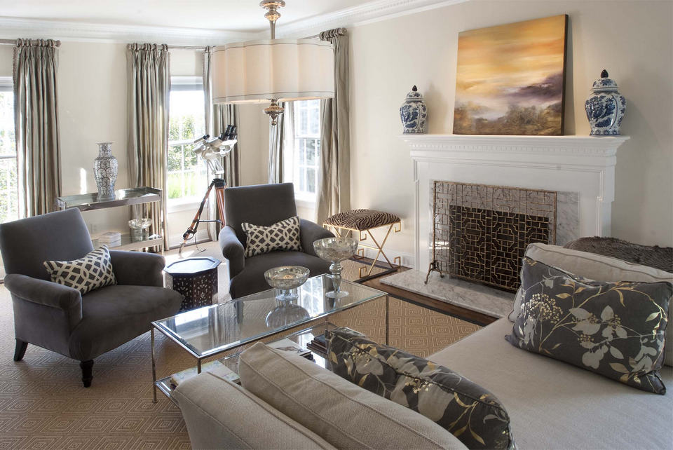 Klasszikus nappali kandallóval Klasszikus nappali kandallóval