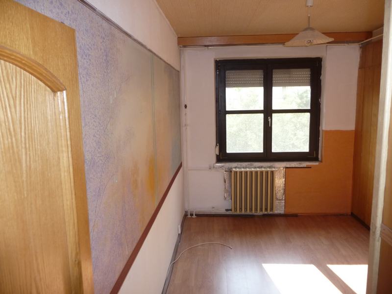 Panellakás felújítás lányszoba 01 ilyen volt