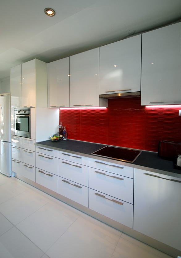 Új konyhabútor egy felújított panellakásban Új konyhabútor egy felújított panellakásban