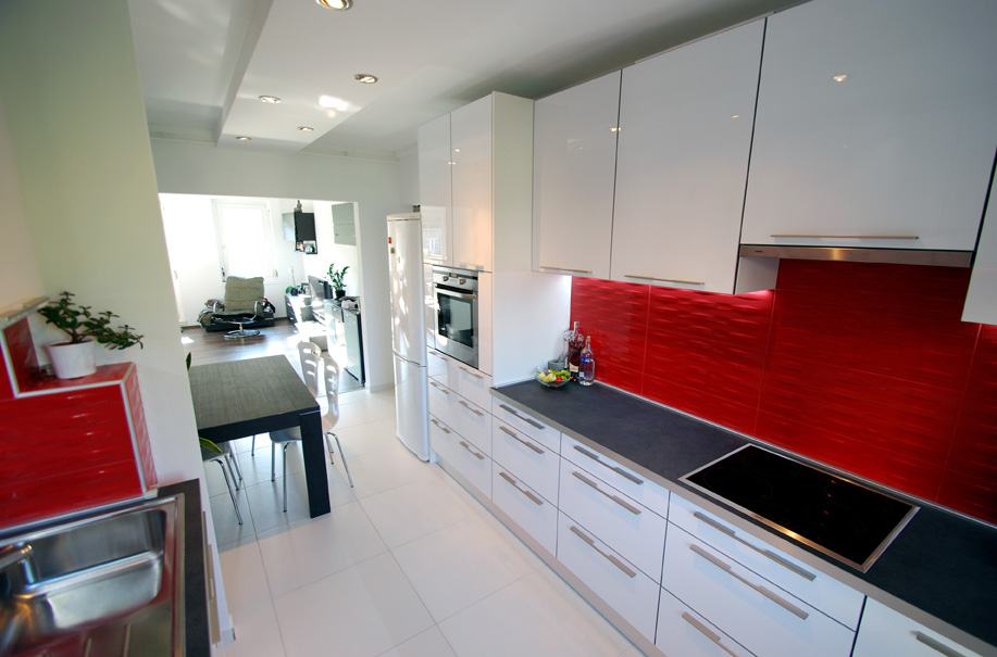 Új konyhabútor egy felújított panellakásban Új konyhabútor egy felújított panellakásban