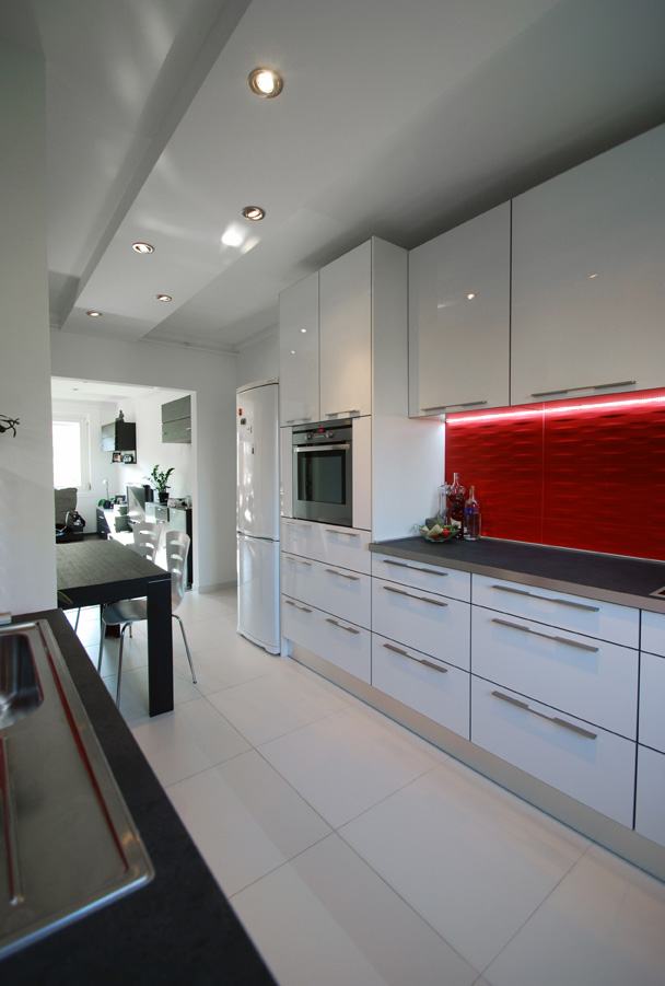 Új konyhabútor egy felújított panellakásban Új konyhabútor egy felújított panellakásban