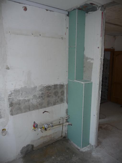 Panellakás felújítás napról napra - kisebb gipszkarton burkolat a csöveknek