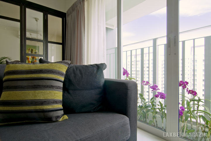 TV fal és látványelem a nappaliban gipszkarton elemekkel - modern lakás egy kalandos életvitelű hölgynek