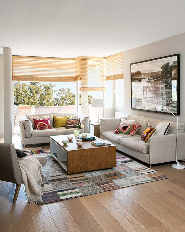 Nappali szép fehér/fa dohányzóasztallal - Kellemes színárnyalatok, okos ötletek és térszervezés, otthonos lakberendezés Nappali szép fehér/fa dohányzóasztallal - Kellemes színárnyalatok, okos ötletek és térszervezés, otthonos lakberendezés