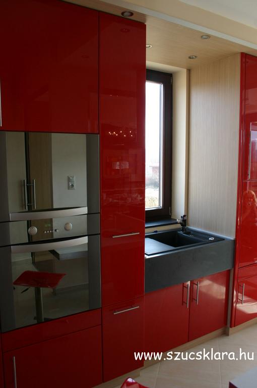 Szűcs Klára lakberendező - modern egyedi magasfényű konyha 1 Szűcs Klára lakberendező - modern egyedi magasfényű konyha 1