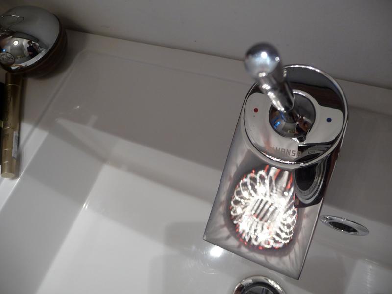 Matus Kati lakberendező - Penthouse lakás art deco ízekkel - lámpa a csaptelepben