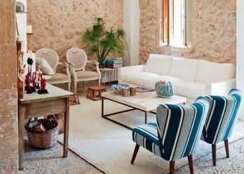 Eklektikus lakberendezés egy mediterrán vidéki házban - modern és régi a vastag kőfalak között