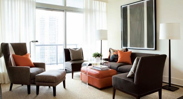 világos fal, sötét bútorkárpit