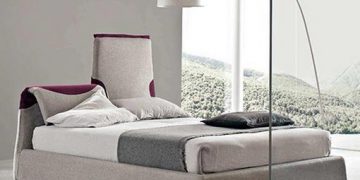 Modern olasz ágy a Bolzan Beds-től állítható plüss fejtámlával