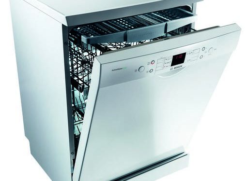 Mindössze 7 liter vízre van szüksége az új ActiveWater Eco mosogatógépnek 13 terítéket elmosogatásához normál programon
