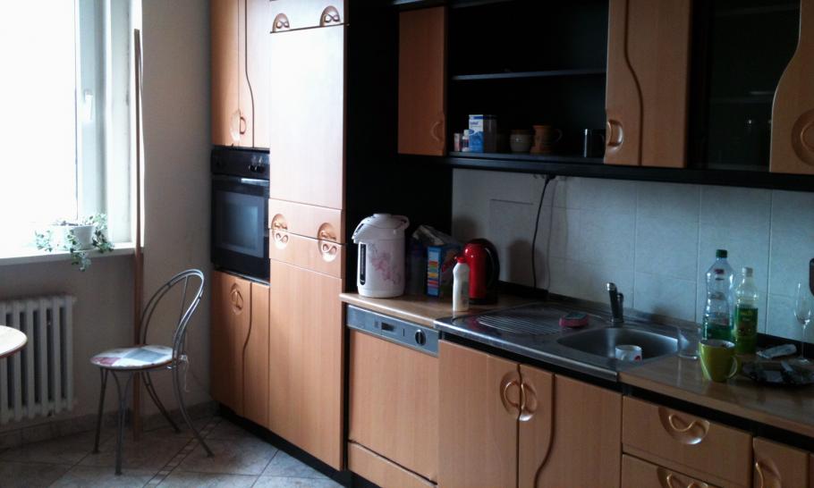 Panellakás konyha a felújítás előtt