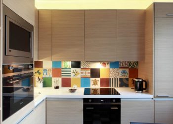 Panellakás konyhájának megújulása - szimpla, emberközpontú, modern tervezés kis alapterületen