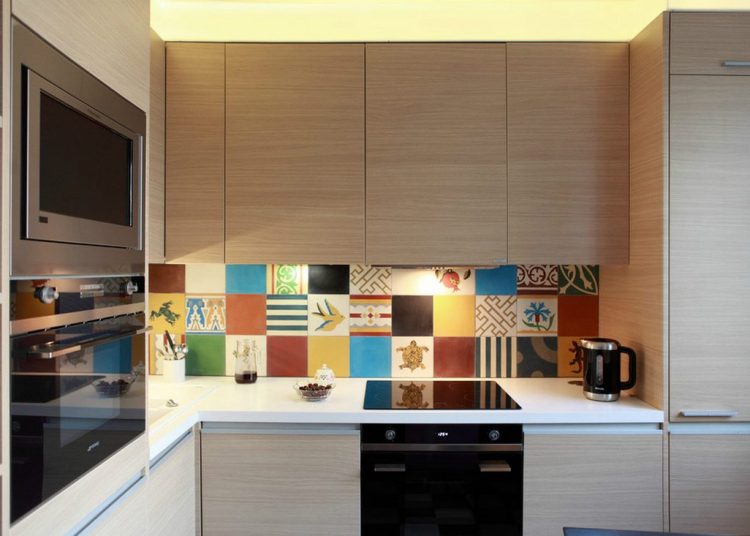 Panellakás konyhájának megújulása - szimpla, emberközpontú, modern tervezés kis alapterületen