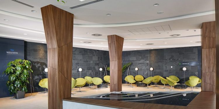 Egzotikus kőburkolatok hazánk első „felnőttbarát” szállodájában