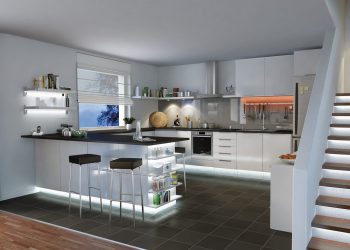 A konyhaszekrény alatt futó LED-szalag a főzés minden fázisában segítséget nyújt.