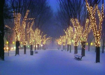 Osram LED fényfüzérek és gyertyák a mesés karácsonyi hangulathoz - energiatakarékosan. Osram LED melegfehér fényfüzér utcai dekor