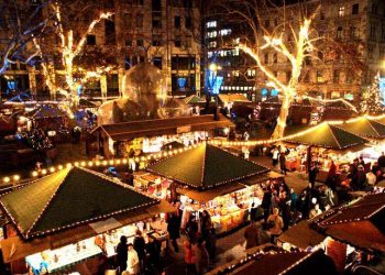 Karácsonyi vásár a Vörösmarty téren