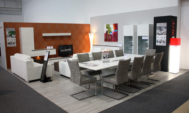 A Trendlakás - Lakberendezési Stúdiók Áruháza - helyszínéül azt a budaörsi lakberendezési központot választották, ahol a 2000 m2-en működő DIEGO és a 7000 m2-en felvonuló RS Bútoráruház található.